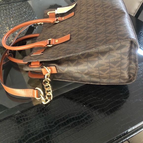 Michael Kors Hamilton Large Logo Tote in Brown - Picture 10 of 13